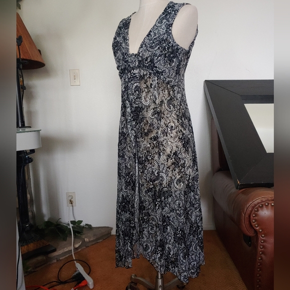 SERENDIPITY Maui Long Lace Vest in Black and White - Picture 6 of 6